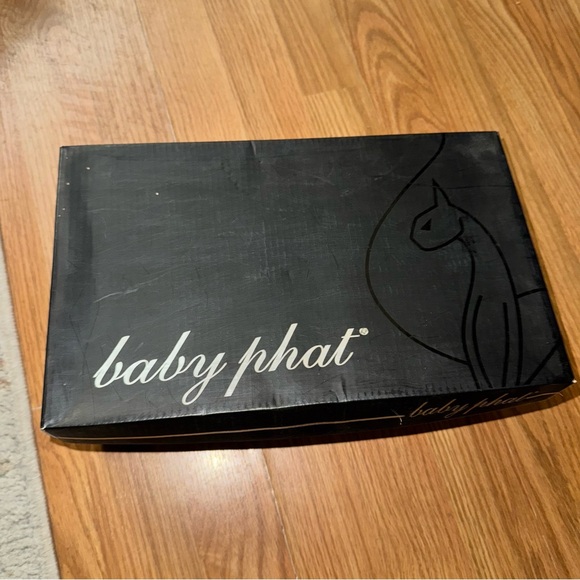 Sneakers - Picture 8 of 8